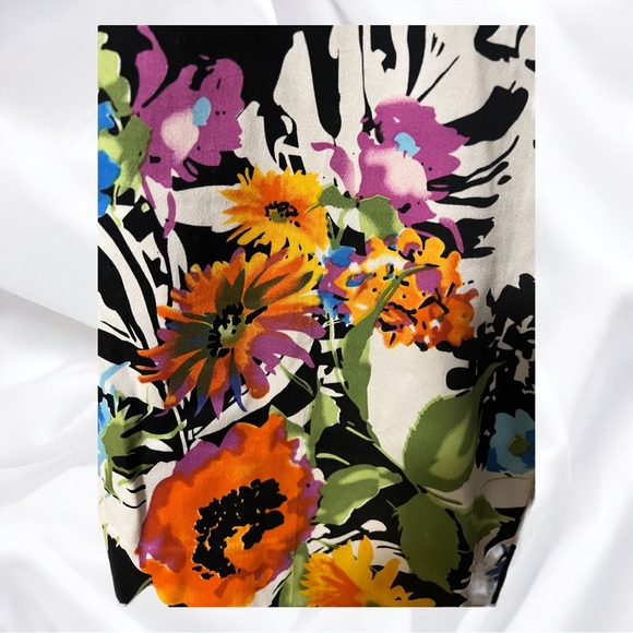 A pair of Trisisto floral capris in size 10 - Picture 3 of 9